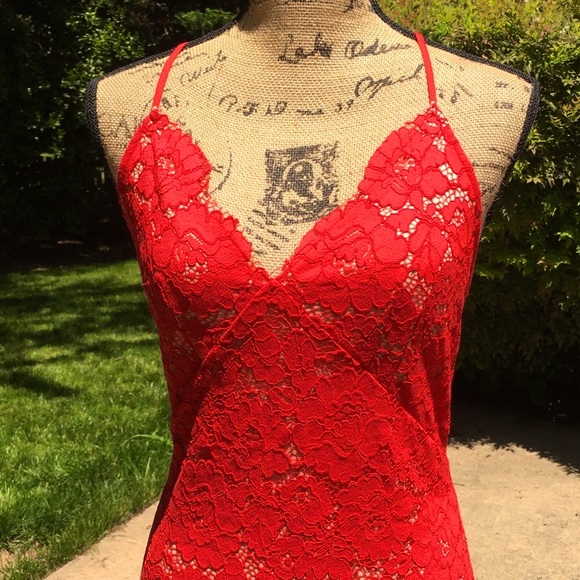 Red guipure lace open back dress - Picture 7 of 9